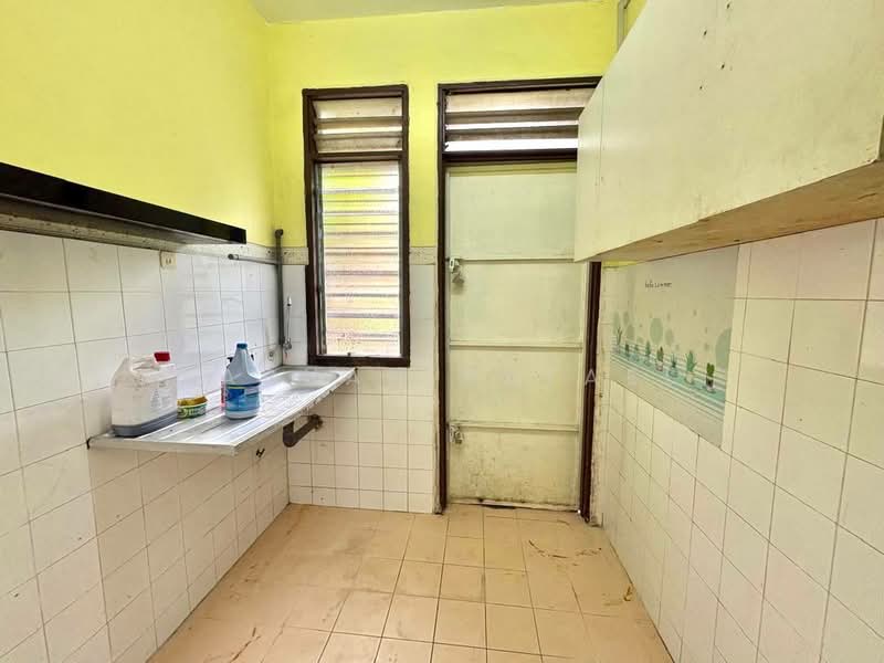 Jalan Kemboja, Bukit Sentosa untuk Untuk Dijual - RM 290,000, Apr 2026 - Kitchen - PropertyGuru.com.my