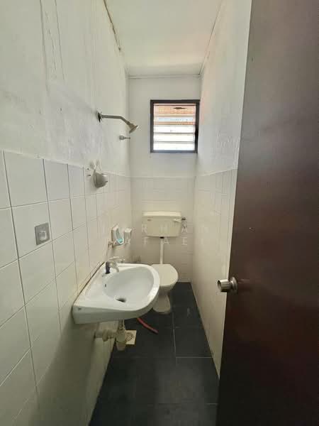 Jalan Kemboja, Bukit Sentosa untuk Untuk Dijual - RM 290,000, Apr 2026 - Bathroom - PropertyGuru.com.my