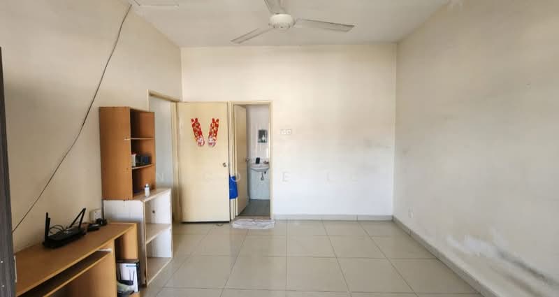 2.5-storey Terraced House for Sale in Taman Bukit Serdang (Seri Kembangan) - Nicole Loh - Living Room - PropertyGuru.com.my