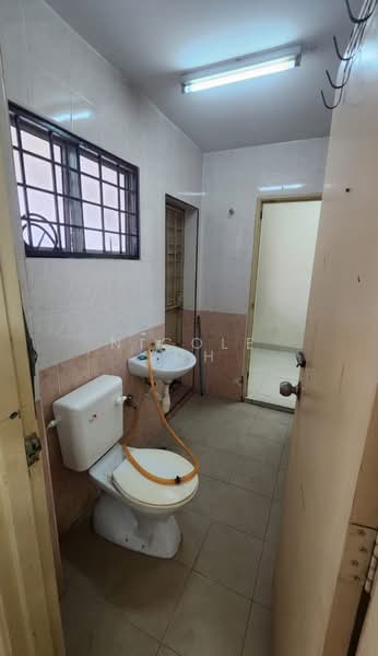 2.5-storey Terraced House for Sale in Taman Bukit Serdang (Seri Kembangan) - Nicole Loh - Bathroom - PropertyGuru.com.my