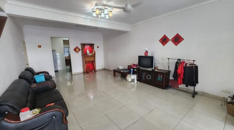2.5-storey Terraced House for Sale in Taman Bukit Serdang (Seri Kembangan) - Nicole Loh - Living Room - PropertyGuru.com.my