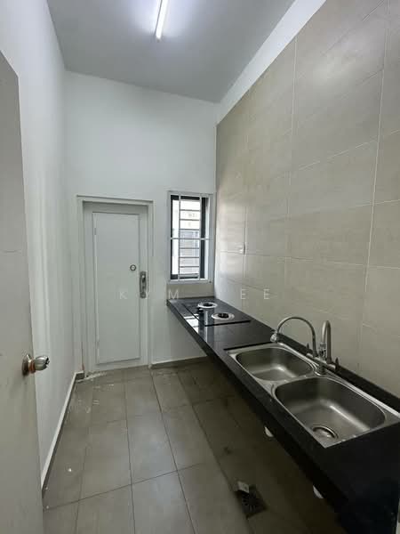Rumah Teres 2 Tingkat untuk Disewa di Taman Sutera Utama (Skudai) - Kym Kee - Kitchen - PropertyGuru.com.my