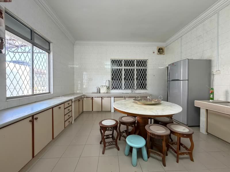 New Green Park Rawang untuk Untuk Disewa - RM 2,200 /bulan, Mac 2026 - Kitchen - PropertyGuru.com.my