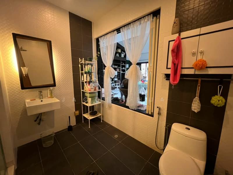 1-storey Terraced House for Rent in Taman Pelangi (Johor Bahru) - Jacob Chua - Bathroom - PropertyGuru.com.my