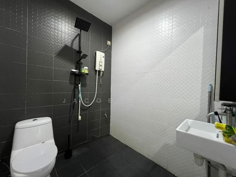 1-storey Terraced House for Rent in Taman Pelangi (Johor Bahru) - Jacob Chua - Bathroom - PropertyGuru.com.my