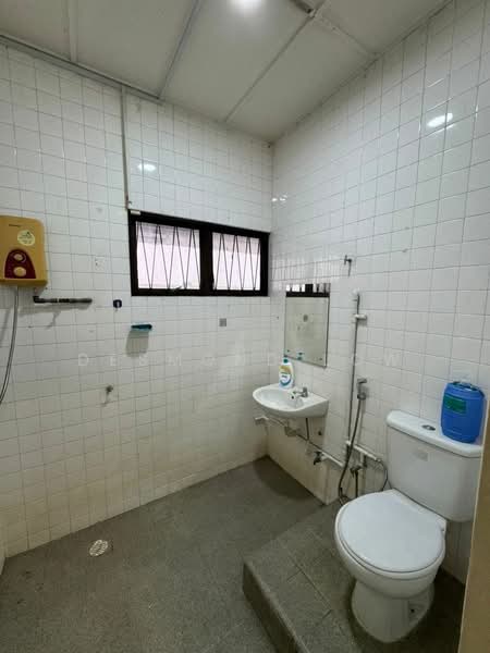 Bungalow for Rent in Taman Duta (Bukit Tunku (Kenny Hills)) - Desmond Low - Bathroom - PropertyGuru.com.my