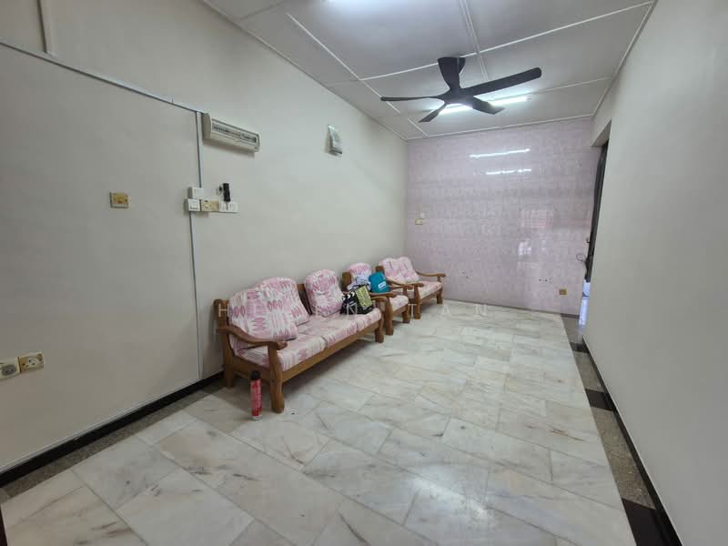 1-storey Terraced House for Sale in Johor Bahru (Johor) - Helen Tan - Living Room - PropertyGuru.com.my