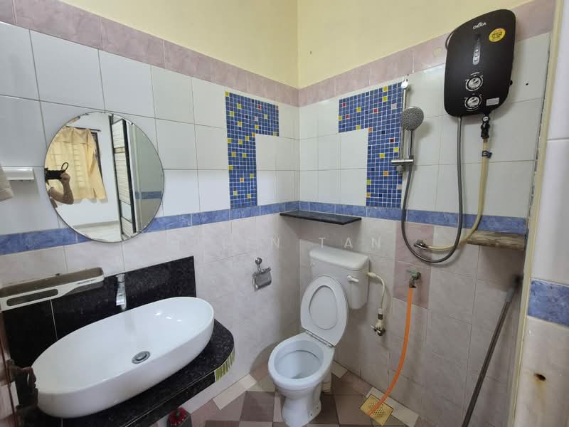 1-storey Terraced House for Sale in Johor Bahru (Johor) - Helen Tan - Bathroom - PropertyGuru.com.my