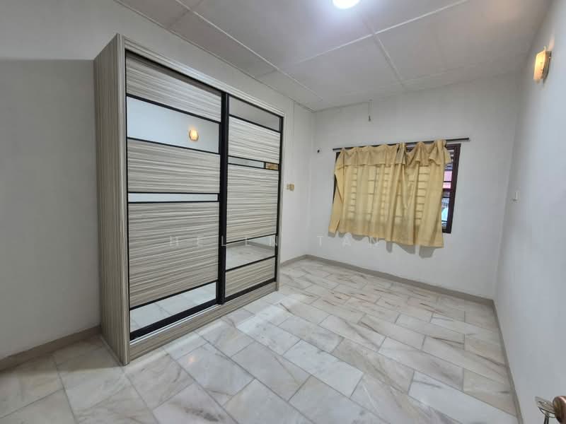 1-storey Terraced House for Sale in Johor Bahru (Johor) - Helen Tan - Bedroom - PropertyGuru.com.my
