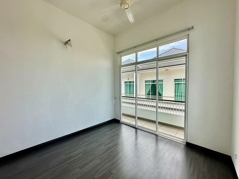 2-storey Terraced House for Sale in Semenyih (Selangor) - Ali Idris - Balcony - PropertyGuru.com.my