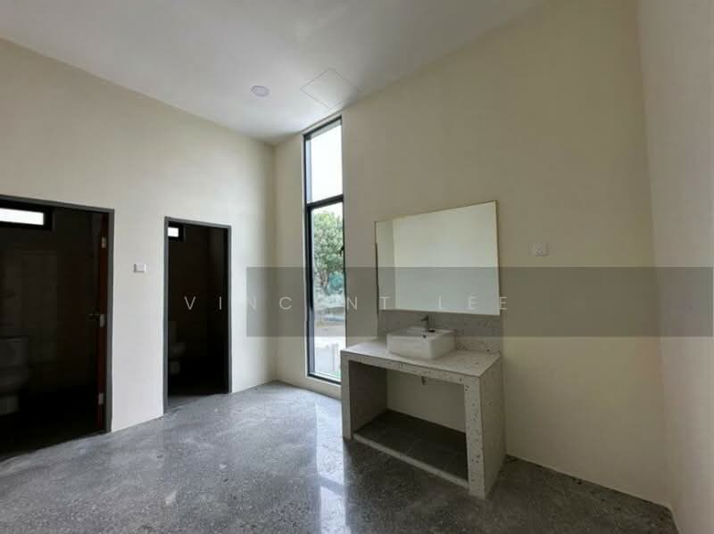 Detached Factory for Sale in Bandar Puncak Alam (Puncak Alam) - Vincent Lee - Bathroom - PropertyGuru.com.my