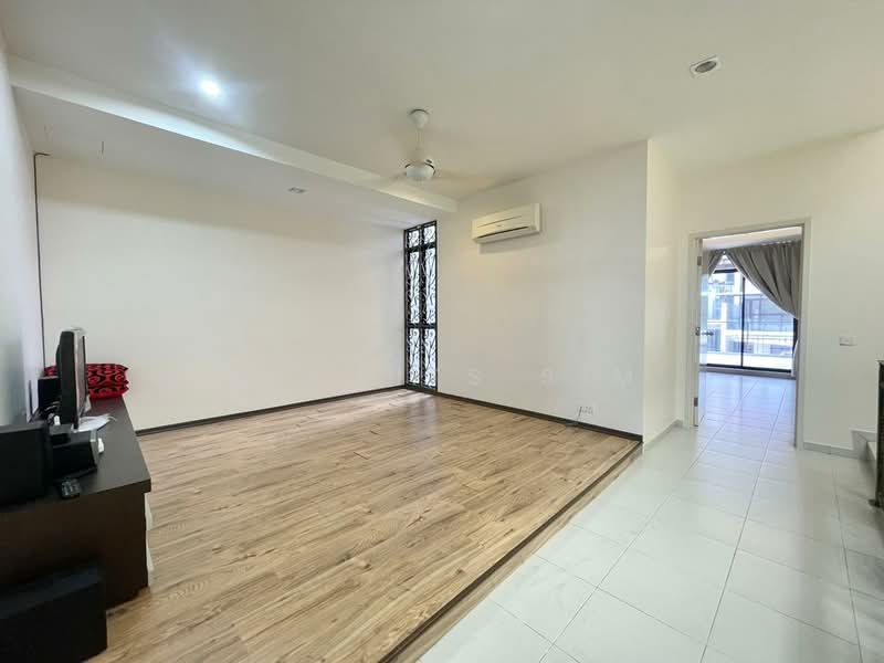 Setia Pearl Island l Renovated l 3366sqft l Persiaran Nuri l Solok Nuri l Near Penang untuk Untuk Disewa - RM 3,300 /bulan, Mac 2026 - Living Room - PropertyGuru.com.my