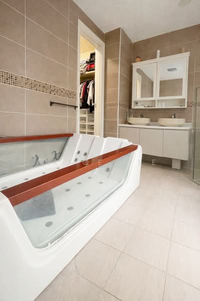 Semi-Detached House for Sale in Taman Bukit Serdang (Seri Kembangan) - Grace Hee - Bathroom - PropertyGuru.com.my