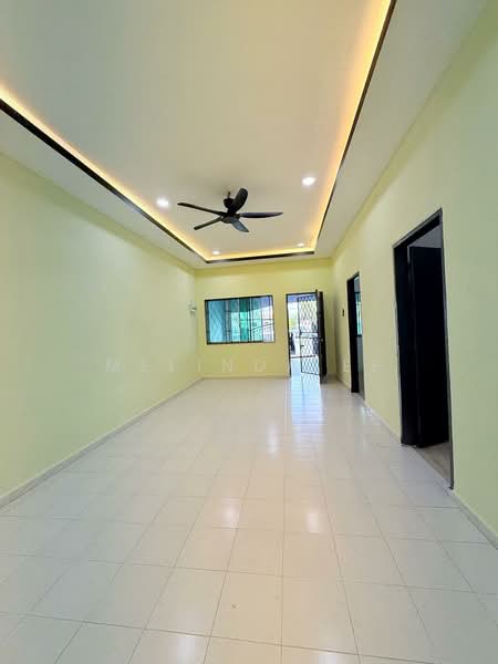 1-storey Terraced House for Sale in Taman Ungku Tun Aminah (Skudai) - Melinda Ee - Living Room - PropertyGuru.com.my