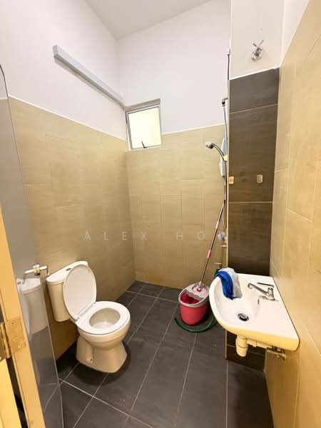 Terraced House for Rent in Johor Bahru (Johor) - Alex How - Bathroom - PropertyGuru.com.my