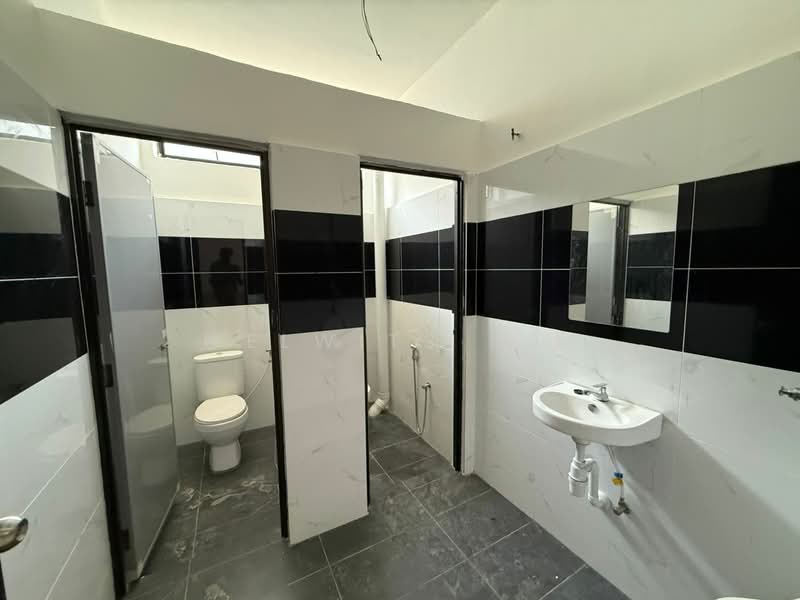 Semi-D Factory for Rent in Sungai Jawi (Penang) - Welwits Sim - Bathroom - PropertyGuru.com.my