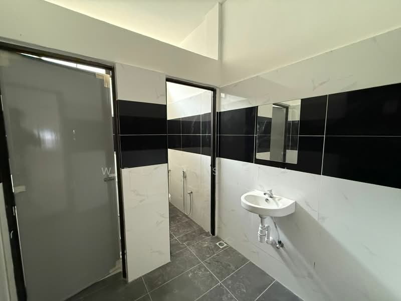 Semi-D Factory for Rent in Sungai Jawi (Penang) - Welwits Sim - Bathroom - PropertyGuru.com.my