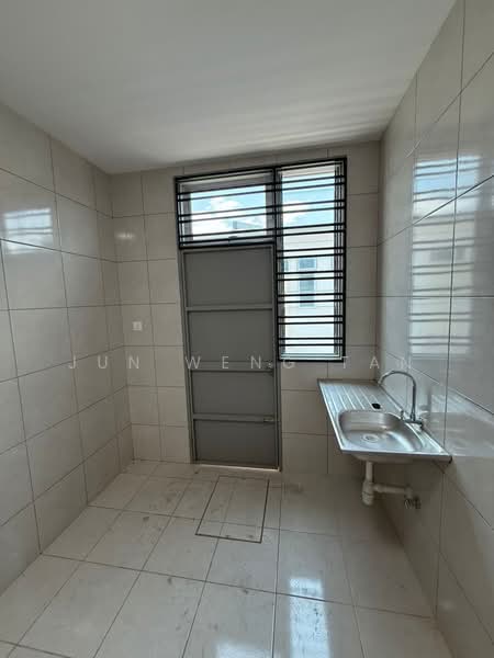 1-storey Terraced House for Rent in Bandar Putra (Kulai) - Jun Weng Tan - Kitchen - PropertyGuru.com.my