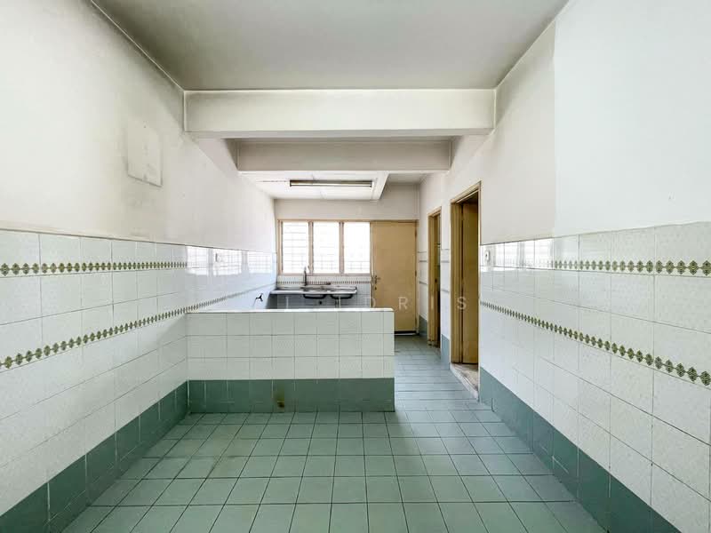 2-storey Terraced House for Sale in Usj 20 (Subang Jaya) - Ali Idris - Kitchen - PropertyGuru.com.my