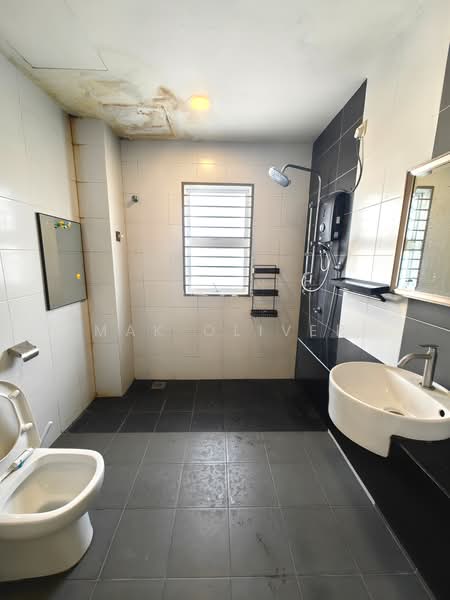 2.5-storey Terraced House for Rent in Seri Jalil (Bukit Jalil) - Mak Oliver - Bathroom - PropertyGuru.com.my