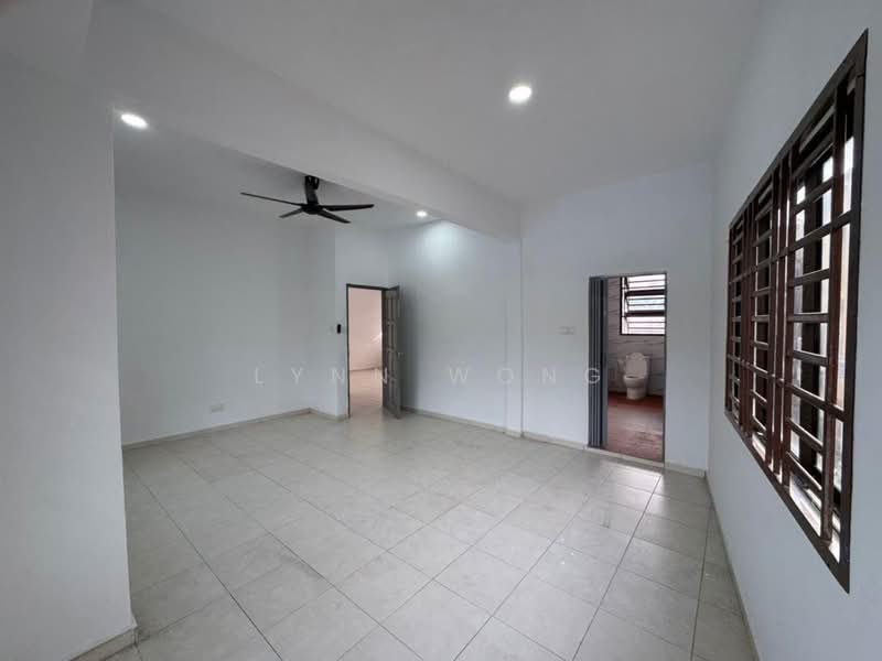2-storey Terraced House for Sale in Taman Molek (Johor Bahru) - Lynn Wong - Living Room - PropertyGuru.com.my