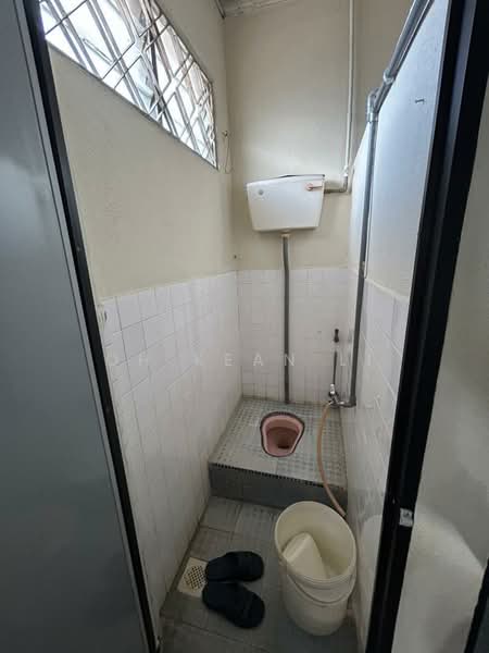 Taman Merak untuk Untuk Dijual - RM 320,000, Apr 2026 - Bathroom - PropertyGuru.com.my