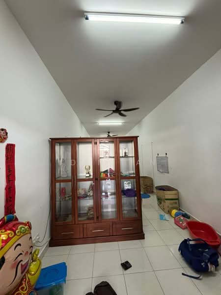 1-storey Terraced House for Sale in Bandar Putra (Kulai) - Iden Tan - Living Room - PropertyGuru.com.my