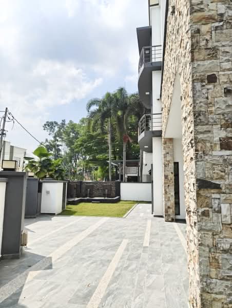 Bungalow for Sale in Taman Yarl (Jalan Klang Lama (Old Klang Road)) - CK Yee - Exterior - PropertyGuru.com.my
