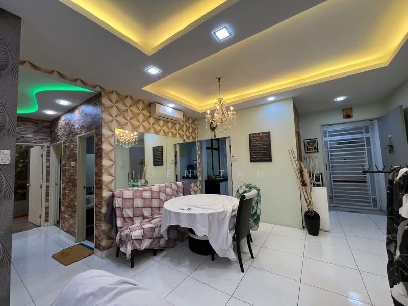 The Platino Serviced Apartment untuk Untuk Dijual - RM 750,000, Mac 2026 - Living Room - PropertyGuru.com.my