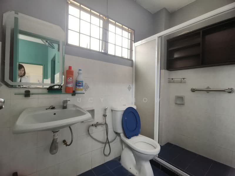 Bungalow for Rent in Bandar Country Homes (Rawang) - Lucy Chow - Bathroom - PropertyGuru.com.my