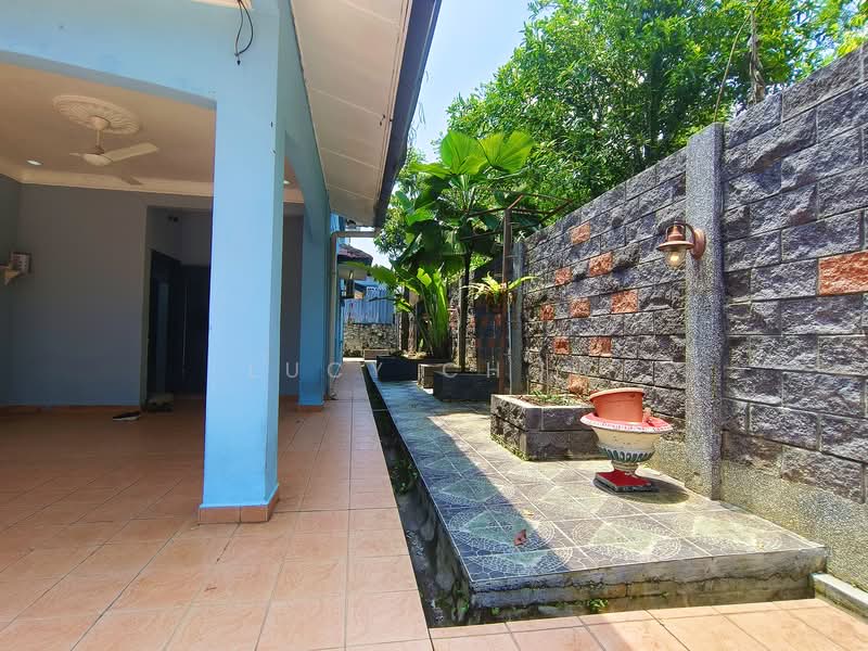Bungalow for Rent in Bandar Country Homes (Rawang) - Lucy Chow - Exterior - PropertyGuru.com.my
