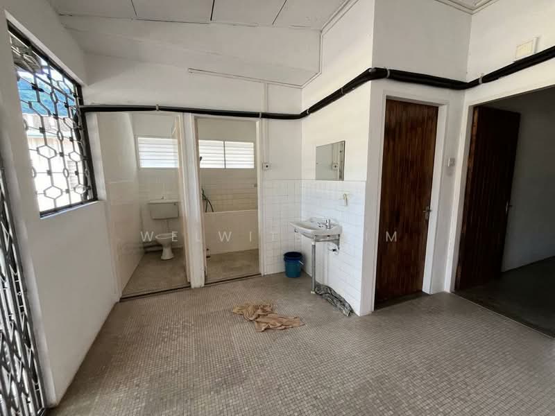 4,380sqft l 2STY Semi D l Jalan Matang Kucing l Lorong Lima l Jalan Chor Sin Kheng l Ayer Itam untuk Untuk Disewa - RM 4,500 /bulan, Mac 2026 - Bathroom - PropertyGuru.com.my