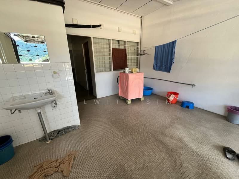 4,380sqft l 2STY Semi D l Jalan Matang Kucing l Lorong Lima l Jalan Chor Sin Kheng l Ayer Itam untuk Untuk Disewa - RM 4,500 /bulan, Mac 2026 - Bathroom - PropertyGuru.com.my
