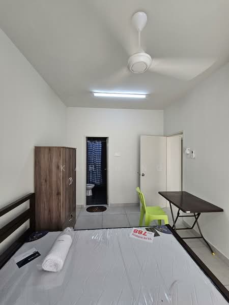 Service Residence for Sale at Majestic Maxim - Kah Hing - Bedroom - PropertyGuru.com.my