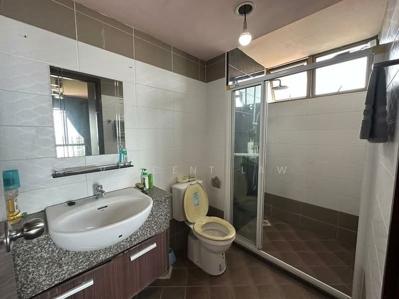 Apartment for Sale at Molek Pine 2 - Vincent Law - Bathroom - PropertyGuru.com.my