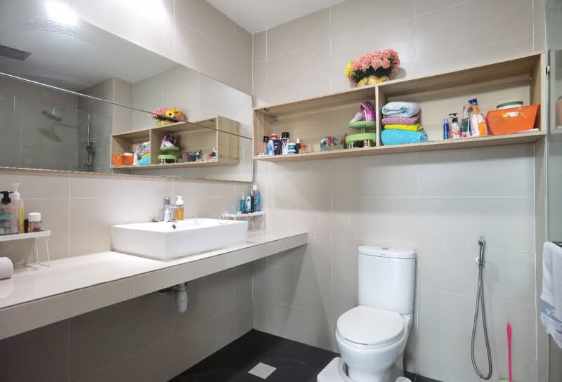 Semi-Detached House for Rent in Bandar Nusaputra (Puchong) - Lok Teh - Bathroom - PropertyGuru.com.my