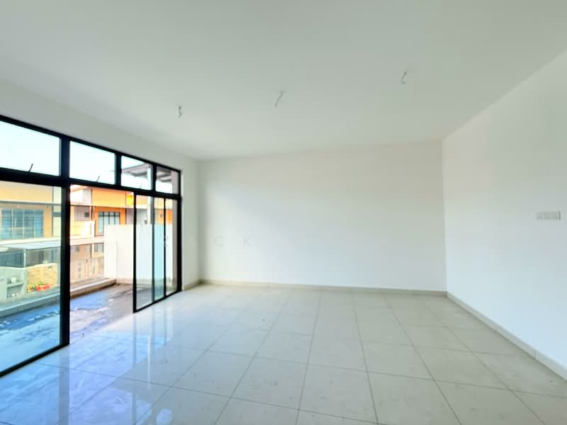 2-storey Terraced House for Sale in Bandar Cemerlang (Ulu Tiram) - Zack Chow - Balcony - PropertyGuru.com.my