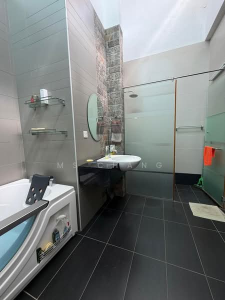 Semi-Detached House for Sale in Minden Heights (Gelugor) - Ms Chang - Bathroom - PropertyGuru.com.my