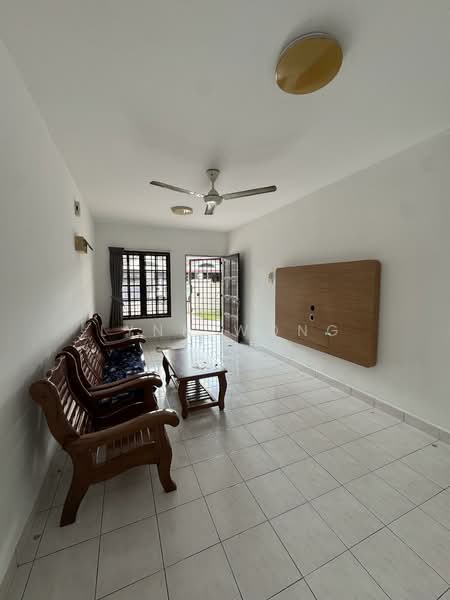 1-storey Terraced House for Sale in Taman Molek (Johor Bahru) - Lynn Wong - Living Room - PropertyGuru.com.my