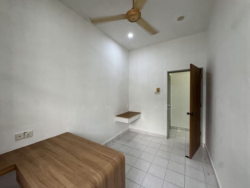 1-storey Terraced House for Sale in Taman Molek (Johor Bahru) - Lynn Wong - Bedroom - PropertyGuru.com.my