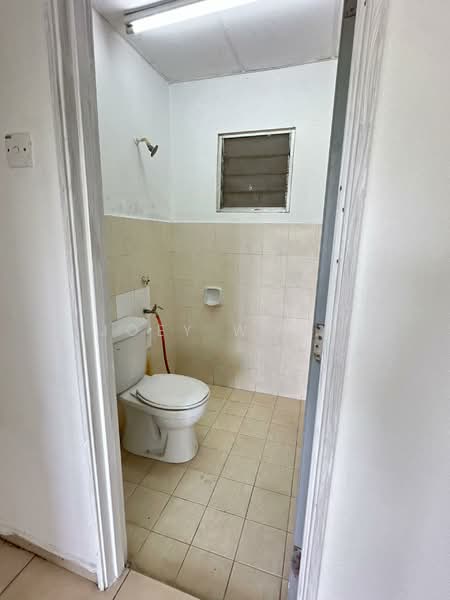 Baiduri Court Apartment untuk Untuk Disewa - RM 1,000 /bulan, Mac 2026 - Bathroom - PropertyGuru.com.my