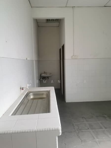 Shop / Office for Sale in Taman Cheng Baru (Cheng) - Carman Lua - Interior - PropertyGuru.com.my