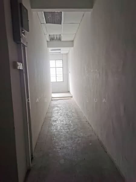 Shop / Office for Sale in Taman Cheng Baru (Cheng) - Carman Lua - Corridor - PropertyGuru.com.my