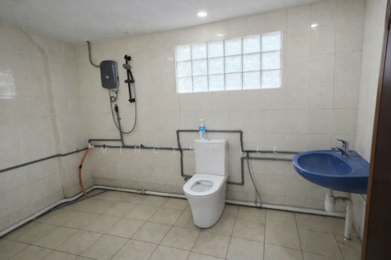 Detached Factory for Rent in Kampung Baru Subang (Sungai Buloh) - Vincent Lee - Bathroom - PropertyGuru.com.my