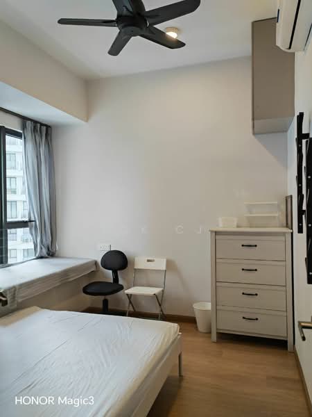 Kondominium untuk Dijual di Royal Strand @ Country Garden Danga Bay - Tok CJ - Bedroom - PropertyGuru.com.my
