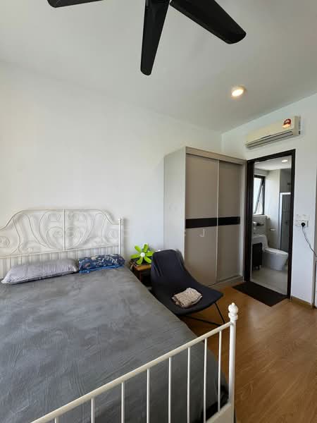 Kondominium untuk Dijual di Royal Strand @ Country Garden Danga Bay - Tok CJ - Bedroom - PropertyGuru.com.my