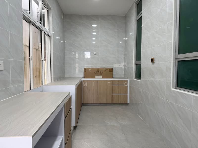 Semi-Detached House for Sale in Taman Nusa Bestari (Iskandar Puteri (Nusajaya)) - Sumi Tio - Kitchen - PropertyGuru.com.my
