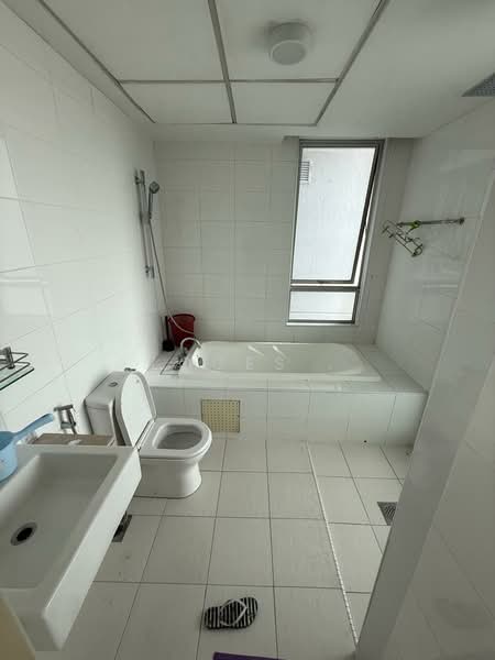 Park Tower untuk Untuk Disewa - RM 3,200 /bulan, Mac 2026 - Bathroom - PropertyGuru.com.my