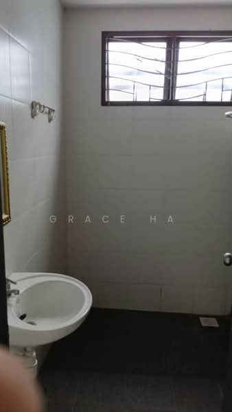 2-storey Terraced House for Rent in Semenyih Parklands (Beranang) - Grace Ha - Bathroom - PropertyGuru.com.my