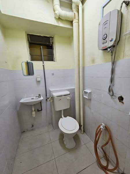 Apartment for Rent at Pangsapuri Danau Pandan 1 - Jeffrey Ooi - Bathroom - PropertyGuru.com.my